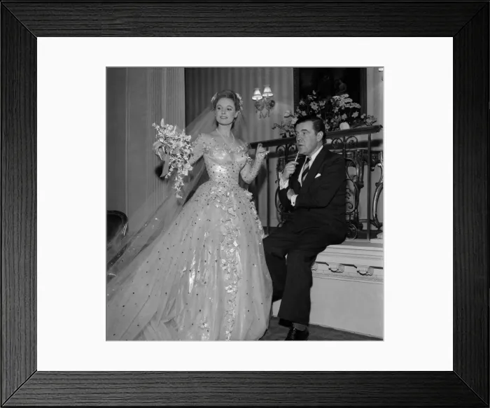Framed Print : Anna Neagle and Michael Wilding as a bride and groom in Maytime in Mayfair