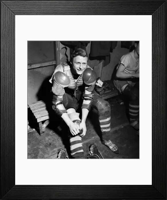 Framed Print : Earl Parlson. Durham wasps Ice Hockey Player. D2502