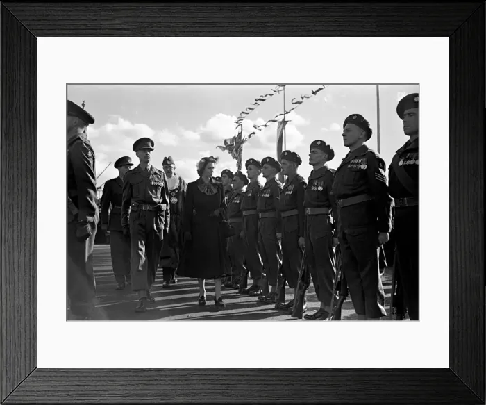 Framed Print : Princess Elizabeth tour of Devon and Cornwall, reviewing army soldiers