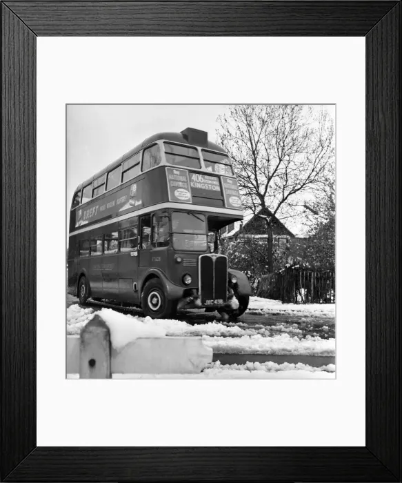 Framed Print : Snow on the road in Tadworth, making journeys difficult for traffic Framed Print : Snow on the road in Tadworth, making journeys difficult for traffic