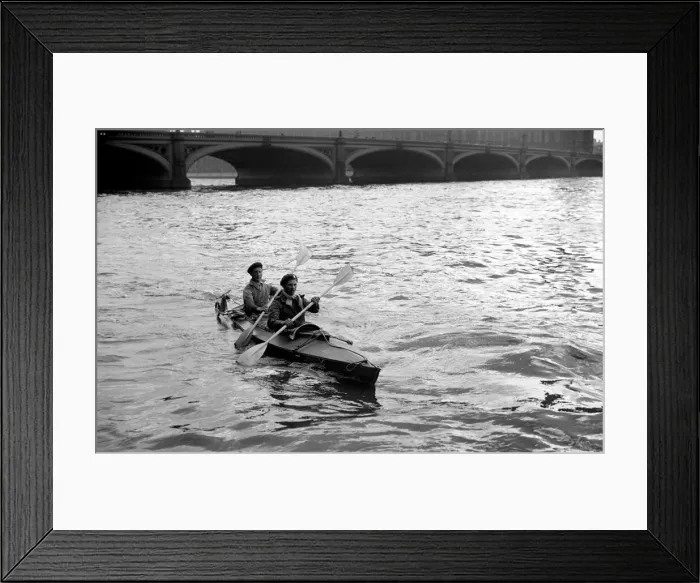 Framed Print : Devizes to Westminster Canoe Race. Touching the stone steps of New County Hall