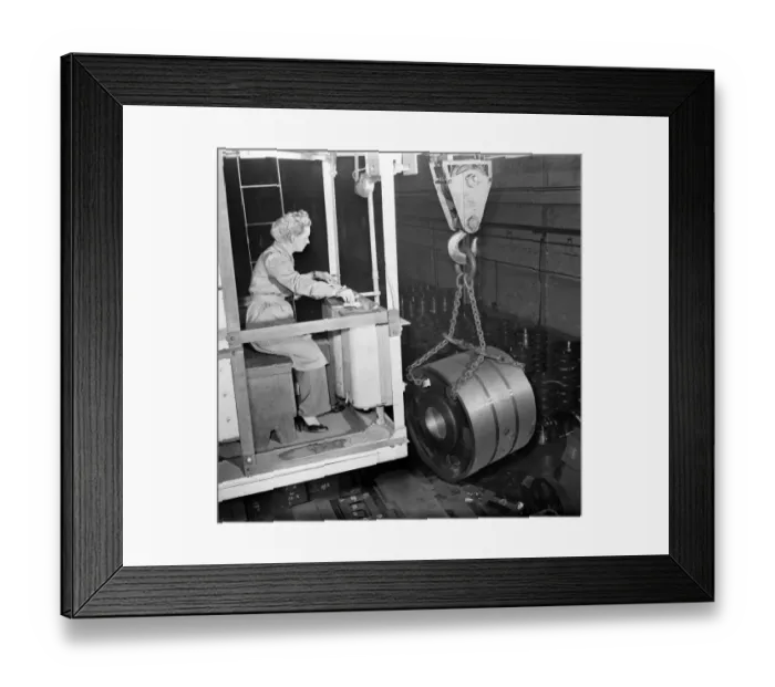 Framed Print : Violet moving a 3 ton casting. D1291