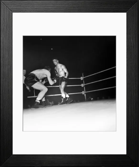 Framed Print : Turpin v Cartier boxing match. March 1953 D1395-005