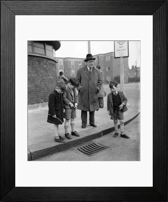 Framed Print : 69 Years old Tommy Atkins of Palmers Green, North London