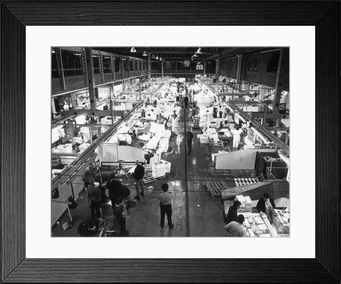 Framed Print : Prince Edward visits Bilingsgate Fish Market to film for Crown Framed Print : Prince Edward visits Bilingsgate Fish Market to film for Crown