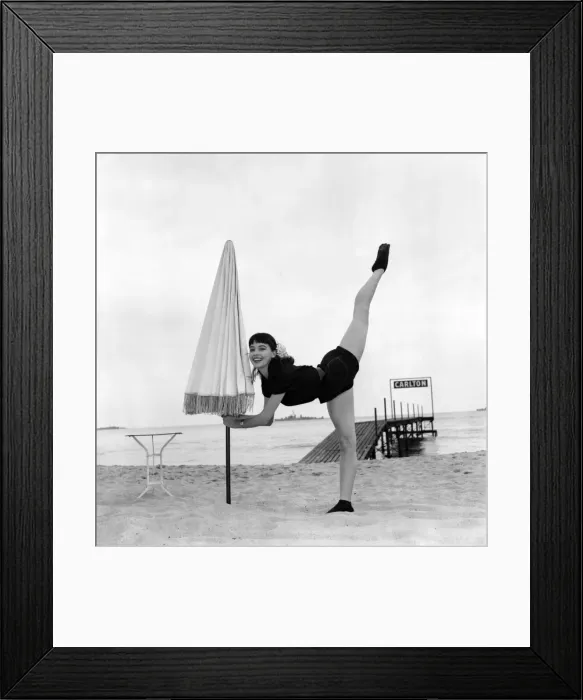 Framed Print : Actress Leslie Carron see here at Cannes. April 1953 D2154B-002