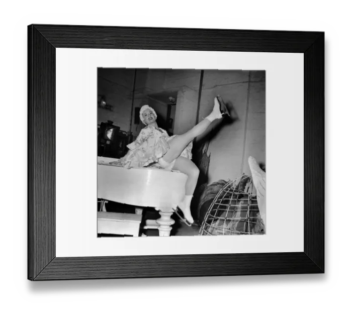 Framed Print : Anne Rogers and Eddie Ward who are appearing in the new Tom Arnold Ice show