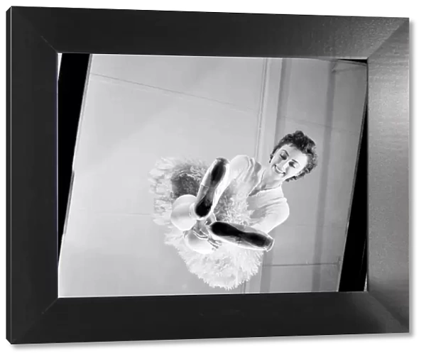 Ballet Dancer. Valerie Tayler. January 1953 D275