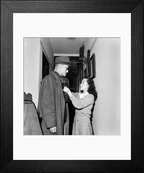 Framed Print : Domestic Scenes Man and Wife. February 1953 D613-002 Framed Print : Domestic Scenes Man and Wife. February 1953 D613-002