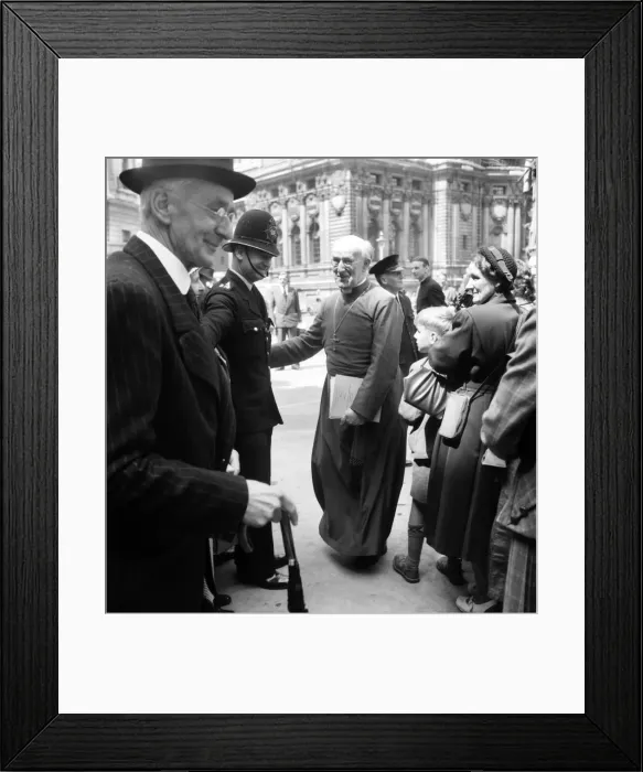 Framed Print : Covonation 1953 The Archbishop of canterbury seen here arrving at Westminister Abbey for