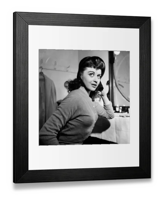 Framed Print : Entertainment Plays goys and Dolls'. Scenes taken back stage during final Framed Print : Entertainment Plays goys and Dolls'. Scenes taken back stage during final