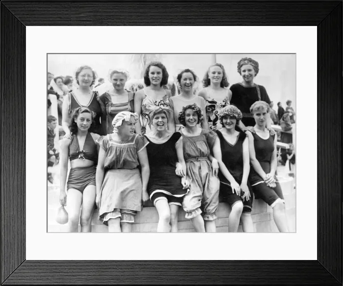 Framed Print : Pupils and teachers of Tynemouth schools at their centenary swimming gala at Tynemouth Framed Print : Pupils and teachers of Tynemouth schools at their centenary swimming gala at Tynemouth