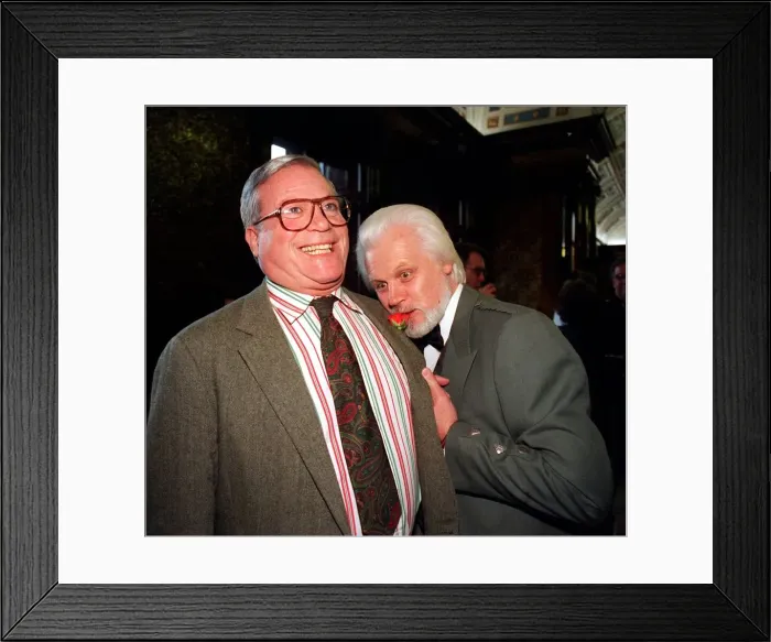 Framed Print : Oliver Reed actor The Bruce film Glasgow Ronnie Brown actor singer eating his red button Framed Print : Oliver Reed actor The Bruce film Glasgow Ronnie Brown actor singer eating his red button