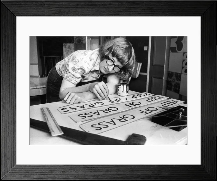 Framed Print : Apprentice Norman Armstrong, aged 17, at work for the coucil as a sign writer