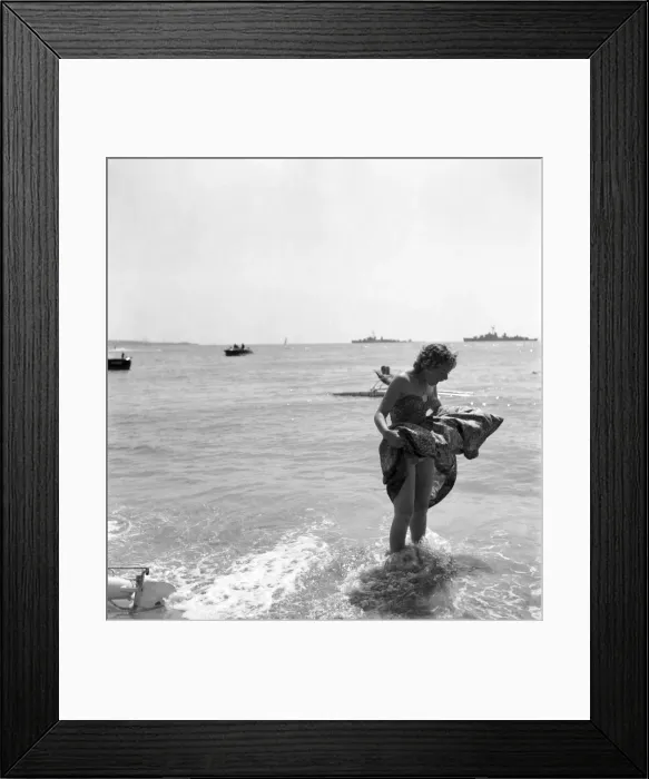 Framed Print : Cannes Film Festival 1953. Miss De La Mere a Vistor to the south of France resort of