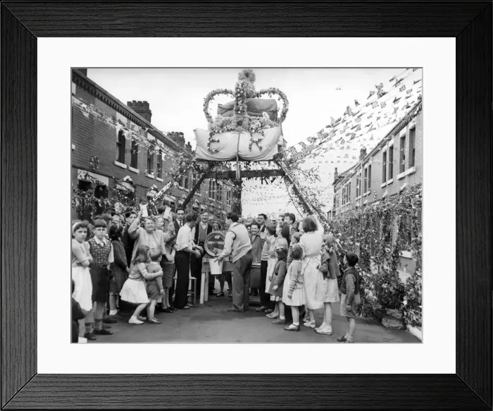 Framed Print : Coronation Street Parties. June 1953 P000208 Framed Print : Coronation Street Parties. June 1953 P000208