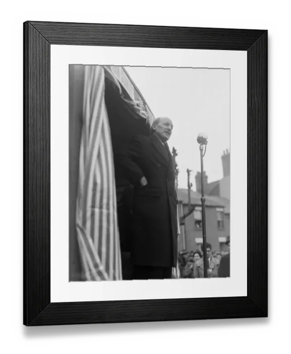 Framed Print : Mr Attlee. speaking in he Market square at wolverton Bucks during his election tour Framed Print : Mr Attlee. speaking in he Market square at wolverton Bucks during his election tour