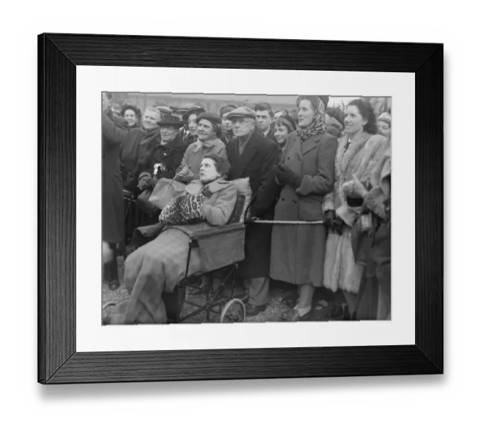 Framed Print : Mr Attlee. speaking in he Market square at wolverton Bucks during his election tour