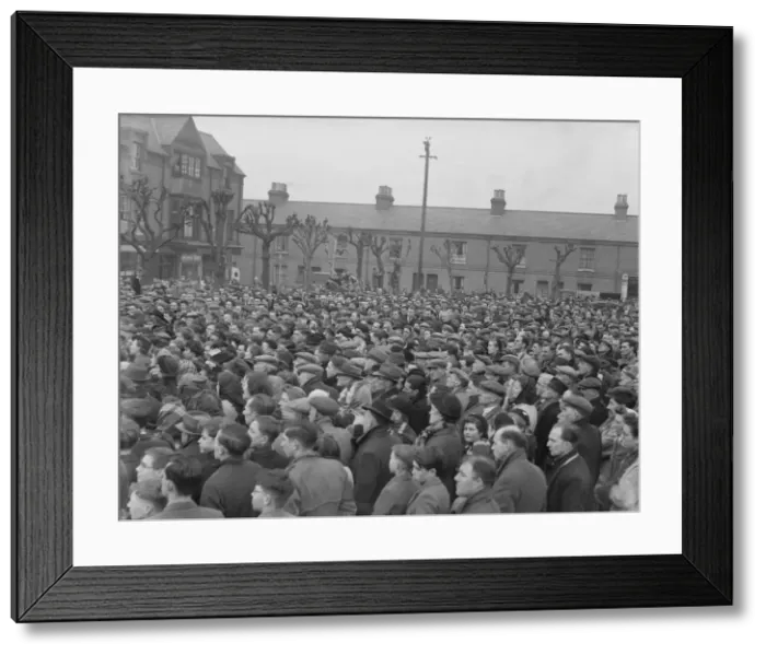 Framed Print : Crowds listening to Mr Attlee. speaking in he Market Square at wolverton Bucks during his Framed Print : Crowds listening to Mr Attlee. speaking in he Market Square at wolverton Bucks during his