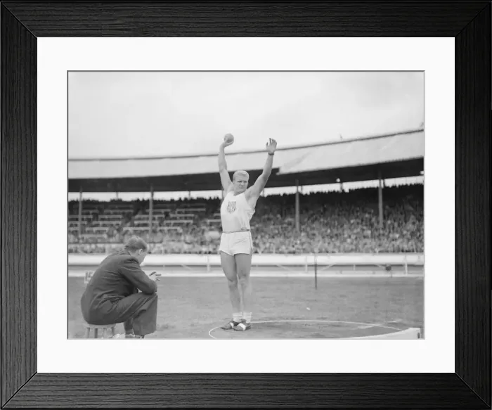 Framed Print : British Games at White City 1950 O Chandle ( US) putting the weight SP