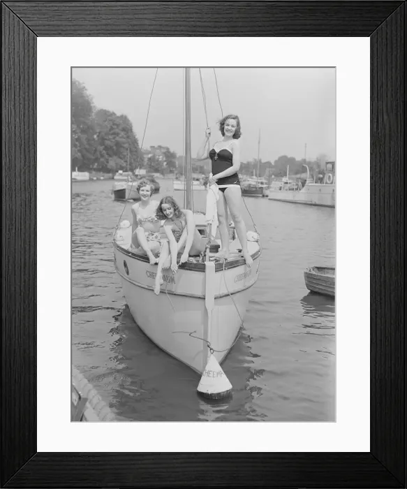 Framed Print : Barbara Pearce, Tamara Kirova, and Eleanor Fazan on River Thames. 1950 024416 / 13 Framed Print : Barbara Pearce, Tamara Kirova, and Eleanor Fazan on River Thames. 1950 024416 / 13