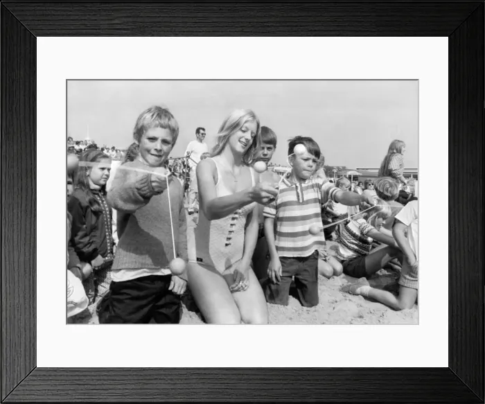 Framed Print : Holidays Children on the beach at Great Yarmouth with the knockers