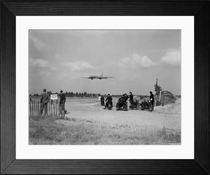 Framed Print : Bristol Brabazon'demonstration flight over London Airport Framed Print : Bristol Brabazon'demonstration flight over London Airport