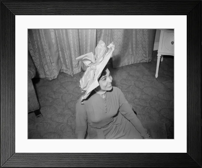 Framed Print : Lena Horne American singer in London DM 29 / 6 / 1950 024745 / 2 Framed Print : Lena Horne American singer in London DM 29 / 6 / 1950 024745 / 2
