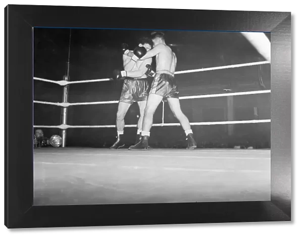 Boxing Leicester 1950 Jack Gardner beats Johnny Williams in eliminator for British
