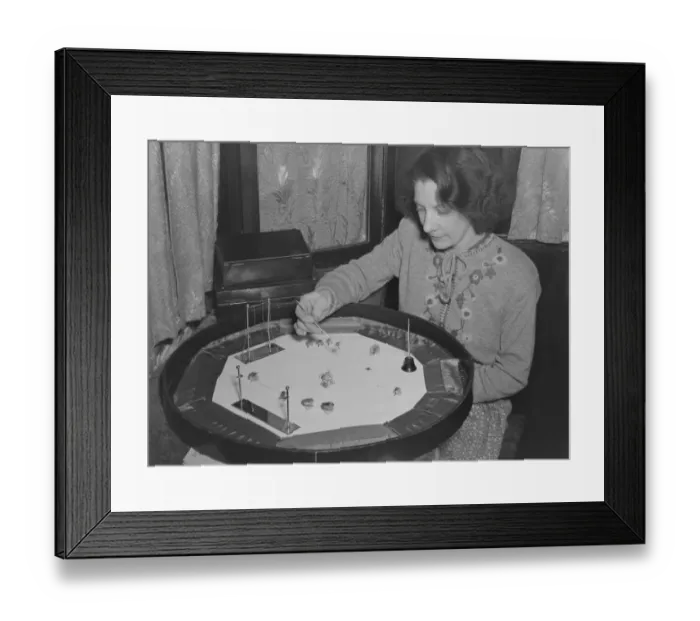 Framed Print : Pauline Tesco with performing fleas - side show at Bertram Mills Circus