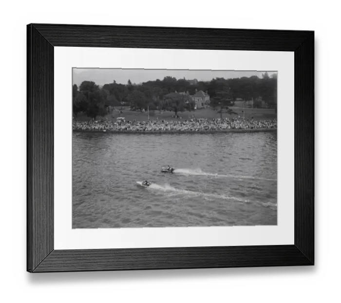 Framed Print : The Daily Mirror Outboard Motor Championship at Oulton Broad