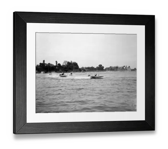 Framed Print : Billy Nichols competing in the Daily Mirror Outboard Motor Championship at Oulton Broad Framed Print : Billy Nichols competing in the Daily Mirror Outboard Motor Championship at Oulton Broad