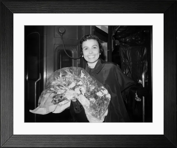 Framed Print : Lena Horne American singer in London DM 29 / 6 / 1950 024743 / 4 Framed Print : Lena Horne American singer in London DM 29 / 6 / 1950 024743 / 4
