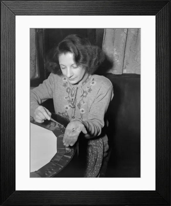 Framed Print : Pauline Tesco with performing fleas - side show at Bertram Mills Circus Framed Print : Pauline Tesco with performing fleas - side show at Bertram Mills Circus