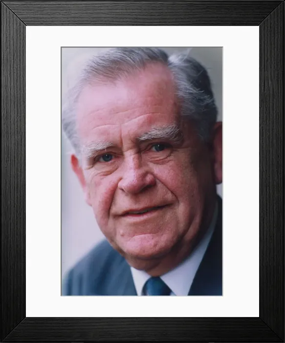 Framed Print : Magnus Mangnusson in Coventry for the recording of Mastermind at the cathedral