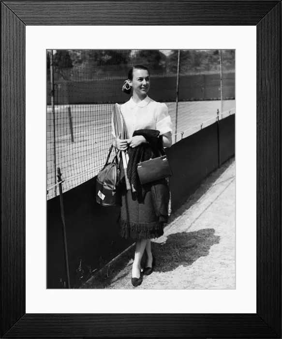Framed Print : Miss Gussie Moran arrives to play June 1950 in the Kent Lawn Tennis Championships Framed Print : Miss Gussie Moran arrives to play June 1950 in the Kent Lawn Tennis Championships