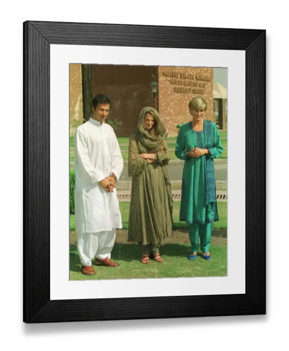 Framed Print : Diana, Princess of Wales, poses with her friends Jemima Khan Framed Print : Diana, Princess of Wales, poses with her friends Jemima Khan