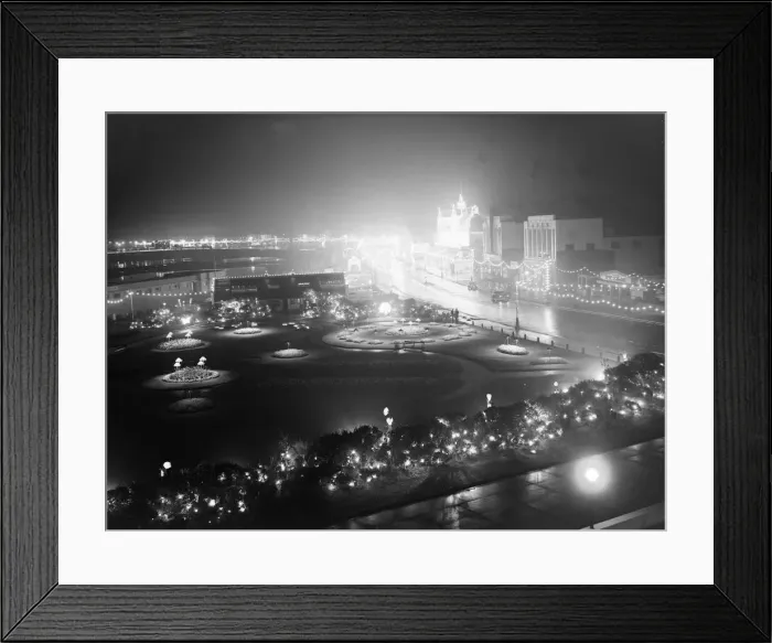 Framed Print : Illuminations at Morecombe Lancs 1950 The Floodlit Gardens