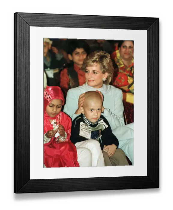 Framed Print : Diana, Princess of Wales, touches the head of Mohammed Ashrif who has lost his hair after Framed Print : Diana, Princess of Wales, touches the head of Mohammed Ashrif who has lost his hair after