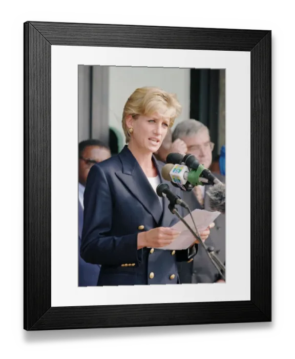 Framed Print : Diana, Princess of Wales upon her arrival at the Luanda Airport Framed Print : Diana, Princess of Wales upon her arrival at the Luanda Airport