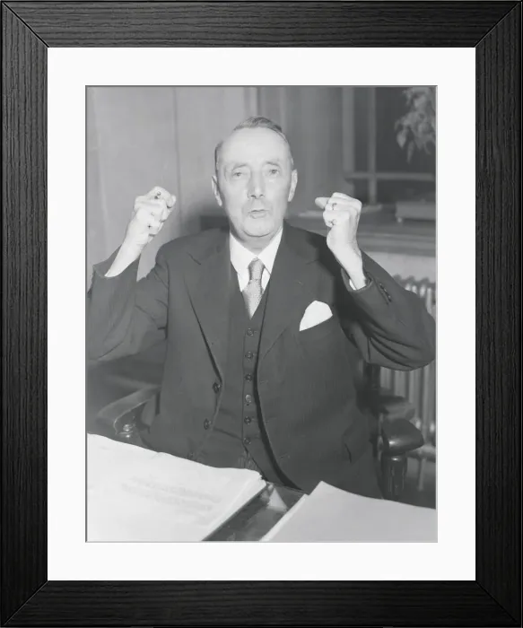 Framed Print : Illuminations at Morecombe Lancs 1950 Mayor Bill Curwen DM 25 / 8 / 1950 Framed Print : Illuminations at Morecombe Lancs 1950 Mayor Bill Curwen DM 25 / 8 / 1950