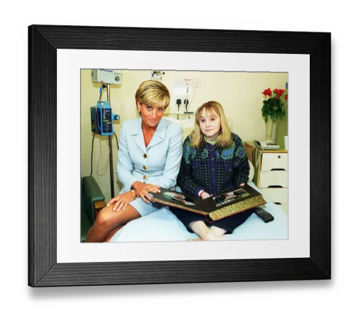 Framed Print : Diana, Princes of Wales visits the Royal Brompton Hospital in West London