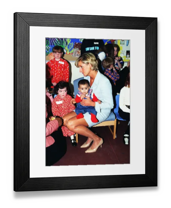 Framed Print : Diana, Princes of Wales visits a childrens ward at the Royal Brompton Hospital in Framed Print : Diana, Princes of Wales visits a childrens ward at the Royal Brompton Hospital in