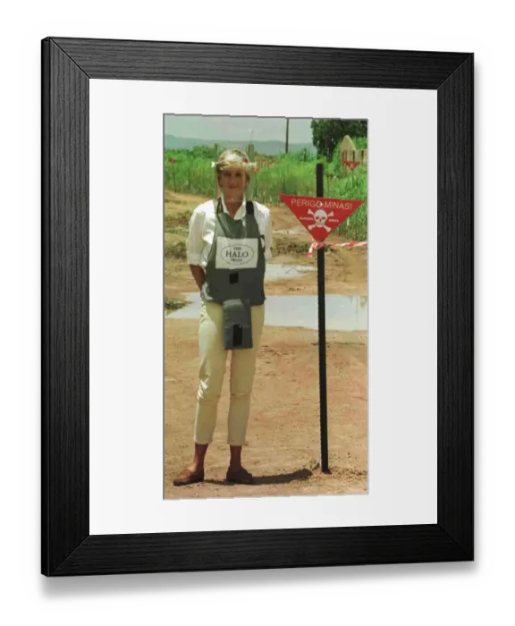 Framed Print : Diana, Princess of Wales four day visit to Angola, the former Portuguese colony torn