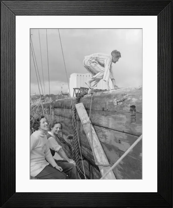 Framed Print : Ocean racing Yacht Planet'arrives at Plymouth after the Wolf Rock Ocean
