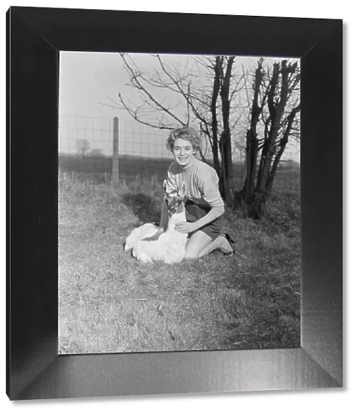 Veronica Hurst at Whipsnade Zoo 2  /  3  /  1952 C1072  /  4