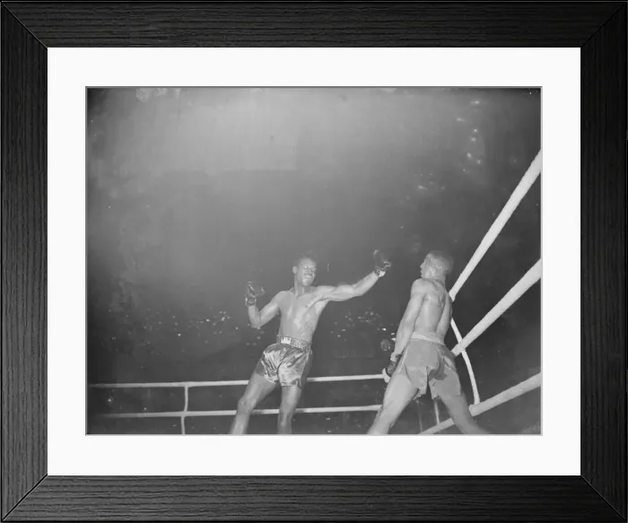 Framed Print : Sugar Ray Robinson v Randy Turpin, Boxing, World Middleweight Title Fight at Earls Court