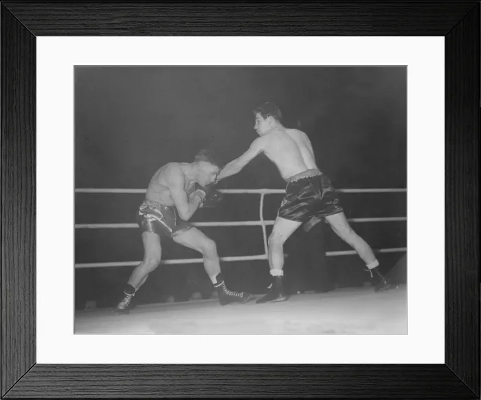 Framed Print : Boxing at Harringay 1951 T Ratcliffe v B Rathray. 27 / 2 / 1951 B957 / 8 Framed Print : Boxing at Harringay 1951 T Ratcliffe v B Rathray. 27 / 2 / 1951 B957 / 8