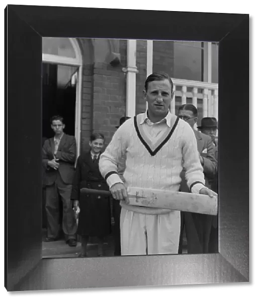 Cricket Len Hutton 24  /  7  /  1951 B3523  /  2