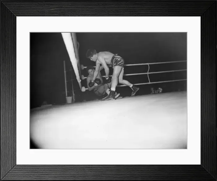 Framed Print : Boxing Eddie Phillips v Arthur Howard 12 / 3 / 1952 C1228 / 1 Framed Print : Boxing Eddie Phillips v Arthur Howard 12 / 3 / 1952 C1228 / 1